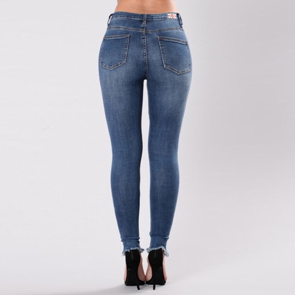 🛍SALE🛍Floral Embroidered Jeans - Picture 3 of 8